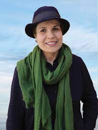 حازت الروائية الليبية نجوى بن شتوان على جائزة جون فانتي 2023